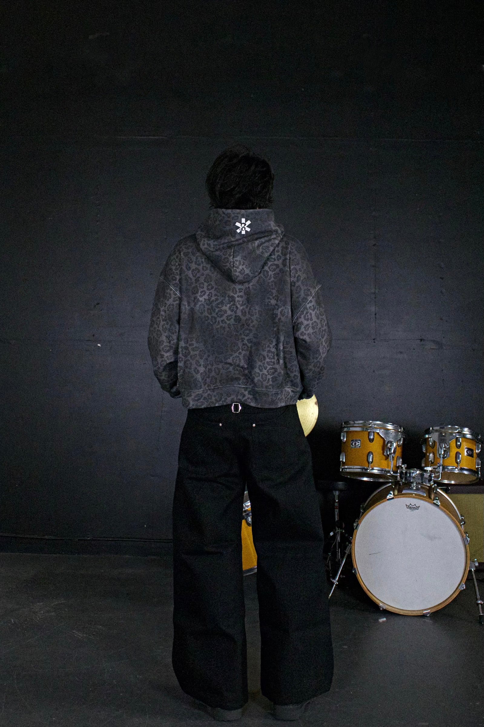 CROPPED LEOPARD ZIP-UP HOODIE