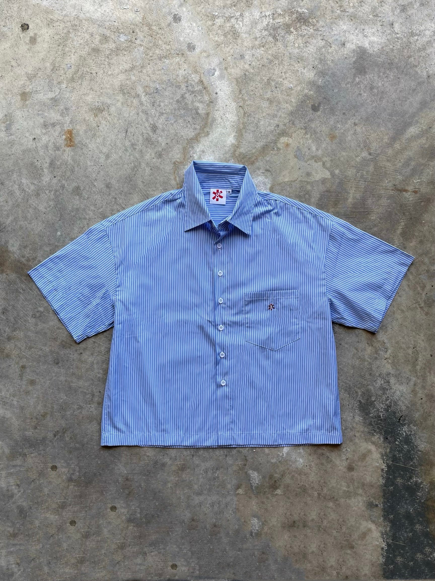 BLUE STRIPED BUTTON-UP
