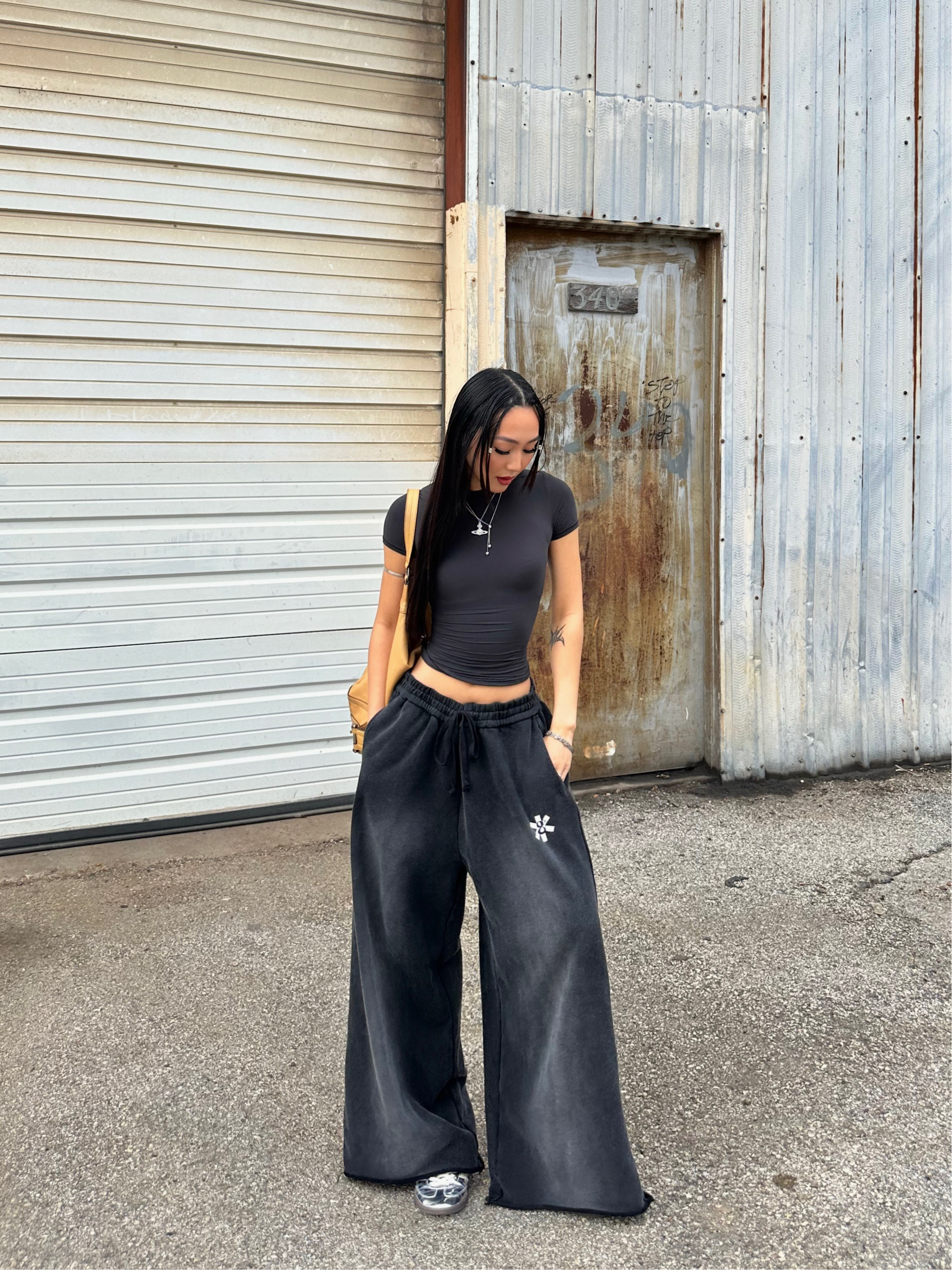 BAGGY BLACK SWEATS