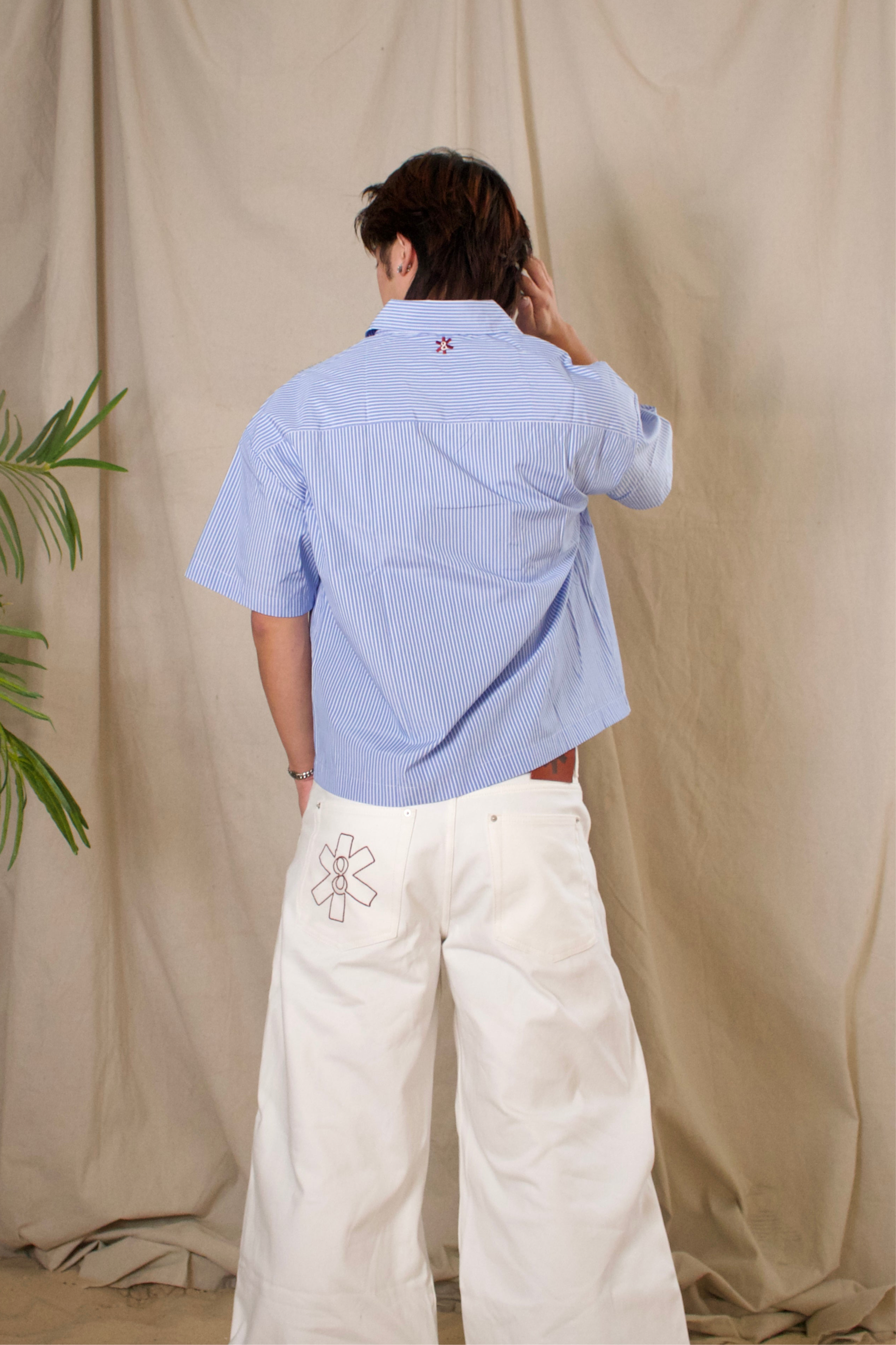 BLUE STRIPED BUTTON-UP